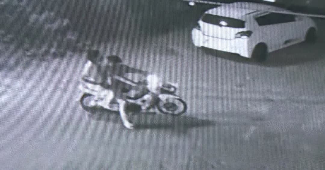 เร่งล่า! โจ๋ระนองไล่ยิงอริกลางเมือง ขณะที่พลทหารถูกลูกหลง เจ็บหนัก