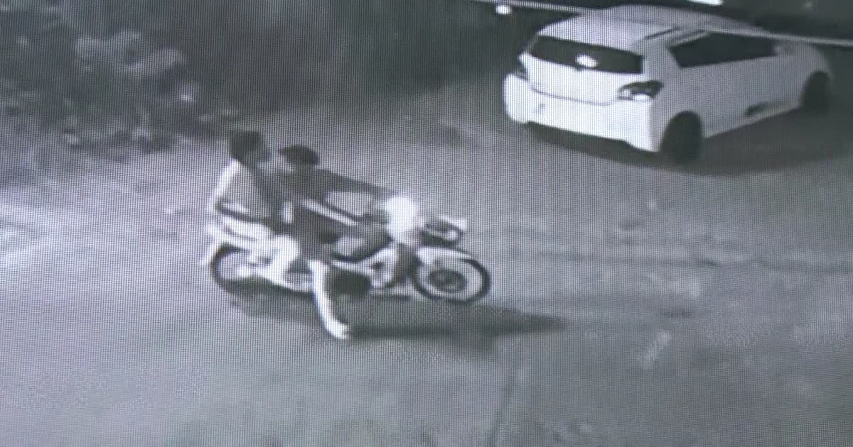 เร่งล่า! โจ๋ระนองไล่ยิงอริกลางเมือง ขณะที่พลทหารถูกลูกหลง เจ็บหนัก