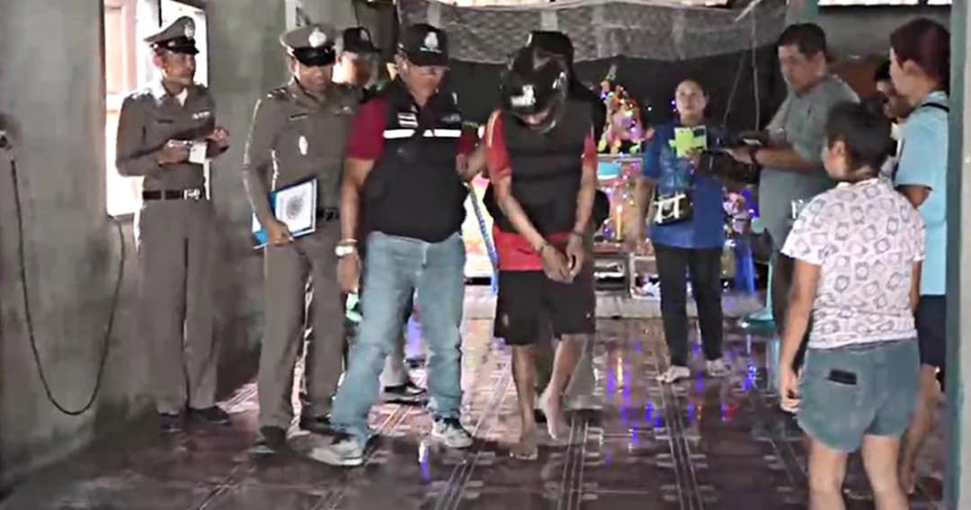 ทำแผน ลูกทรพี คว้ามีดปาดคอพ่อเเท้ๆ เสียชีวิต