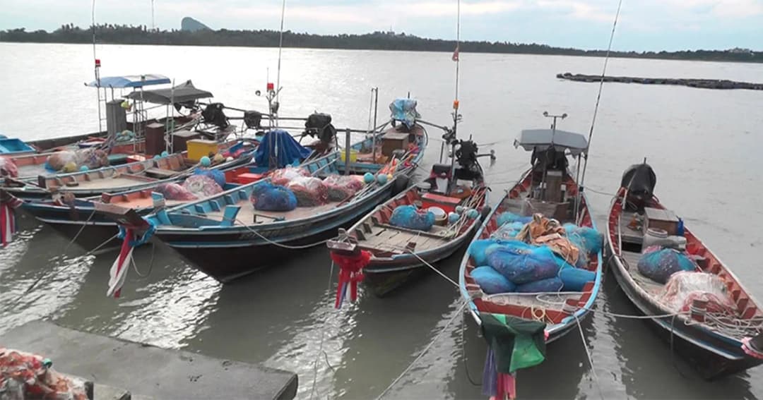 ชาวบ้านเกาะแรต พื้นที่เสี่ยง ตื่นตัวเตรียมรับมือ พายุปาบึก