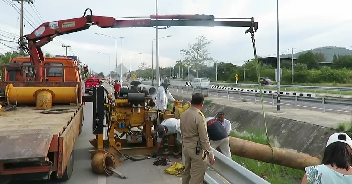 หัวหินจับมือกรมชลฯ ตั้งเครื่องผลักดันน้ำ-สูบน้ำในจุดเสี่ยง รับมือ ‘ปาบึก’