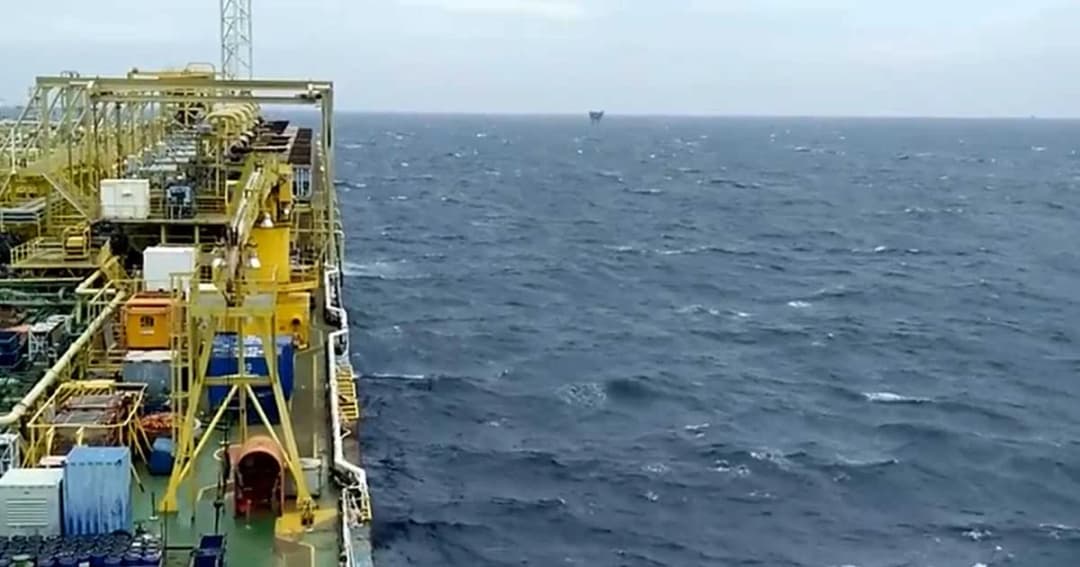 อพยพ จนท.แท่นขุดเจาะ 2,635 คนหนี “ปาบึก” เหลือ 246 คนปฏิบัติหน้าที่