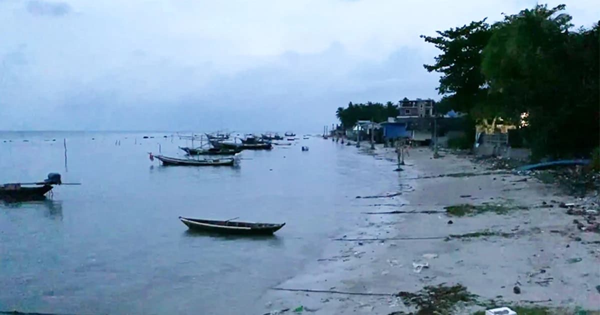 “ปาบึก” ทิศทางพายุลดต่ำลง คาดขึ้นฝั่งที่รอยต่อ จ.สงขลา และนครศรีฯ ช่วงเที่ยง 4 ม.ค.