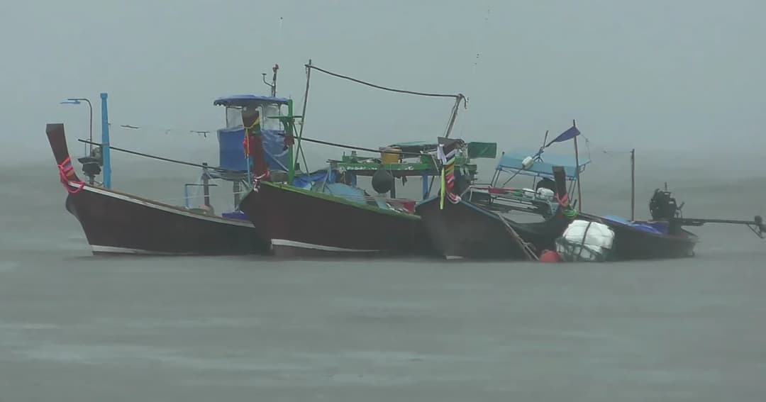 ผู้ว่าฯ ตรัง ตั้งศูนย์บัญชาการรับมือ ‘ปาบึก’ สั่งห้ามเรือทุกชนิดออกจากฝั่ง 4-5 ม.ค.