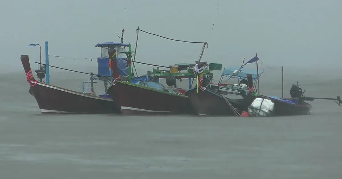 ผู้ว่าฯ ตรัง ตั้งศูนย์บัญชาการรับมือ ‘ปาบึก’ สั่งห้ามเรือทุกชนิดออกจากฝั่ง 4-5 ม.ค.