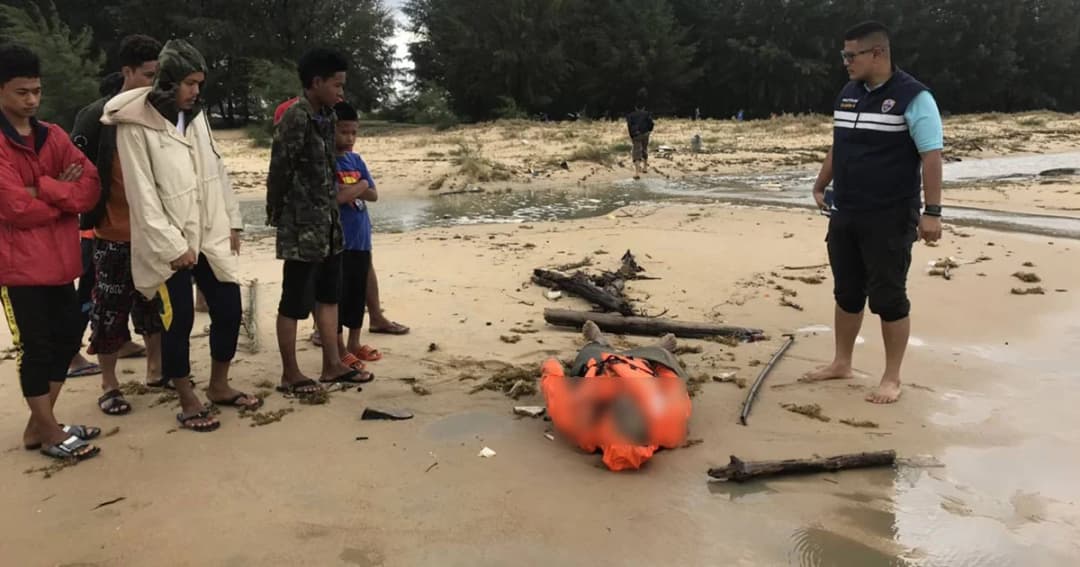 สังเวย “พายุปาบึก” ศพแรก เรือล่มปากอ่าวปัตตานี พบเสียชีวิต 1 สูญหาย 1 รอด 4 ราย