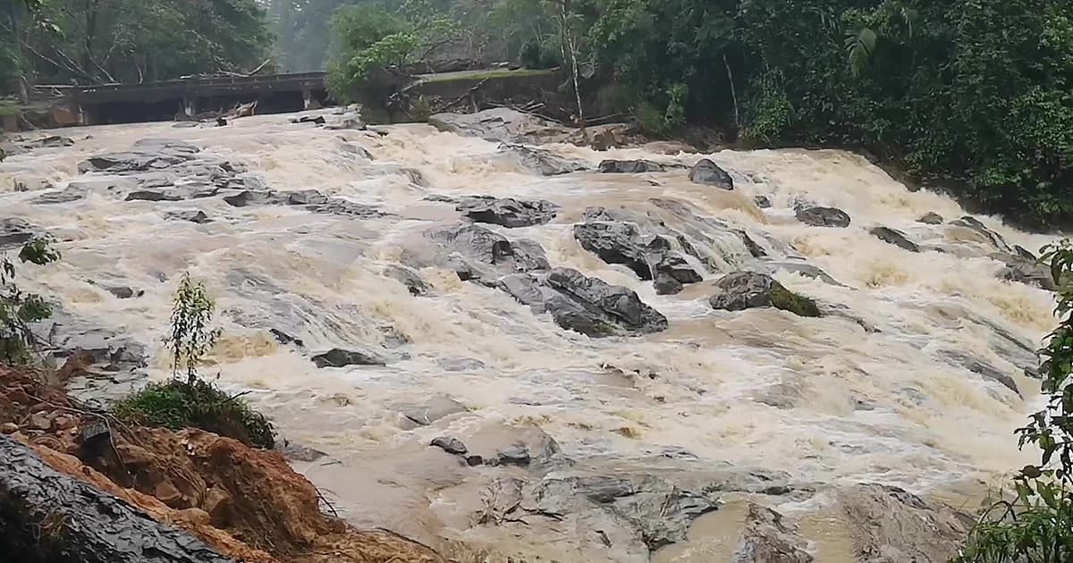 ฝนถล่มตรัง! เฝ้าระวังน้ำป่าหลาก พิษ ‘ปาบึก’ เร่งอพยพชาวบ้านพื้นที่เสี่ยง