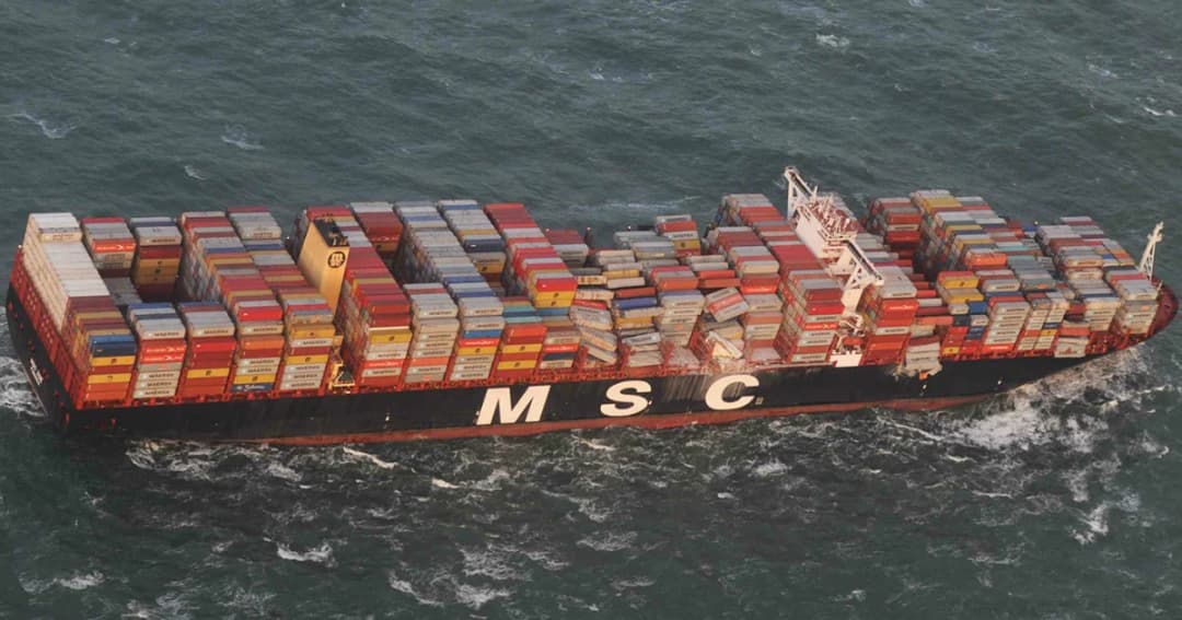 ยามฝั่งเนเธอร์แลนด์เร่งกู้ตู้คอนเทนเนอร์ หลังถูกพายุพัดเกลื่อนทะเล 270 ตู้