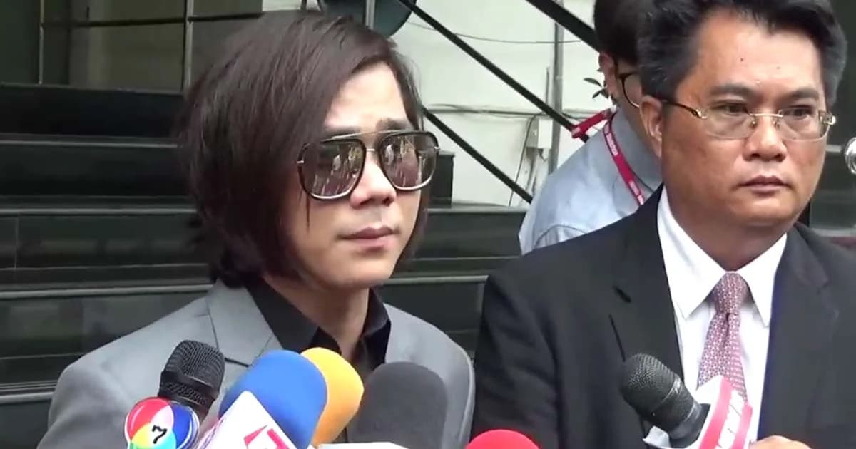 ‘บอล บางแก้ว’ เข้ารับทราบข้อกล่าวหา กรณีไฟไหม้บ้าน ‘น้องเบนซ์’ เสียชีวิต