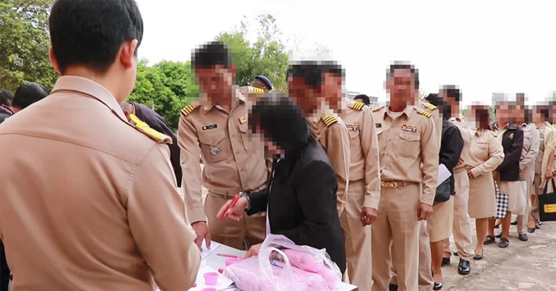 นายอำเภอ สั่งปิดหอประชุม ตรวจปัสสาวะผู้นำท้องถิ่น พบฉี่ม่วง 4 ราย