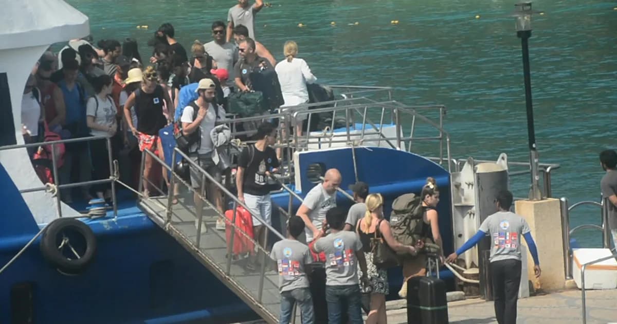 นทท.เชื่อมั่น ทยอยกลับเกาะพีพี แหล่งท่องเที่ยวกลับมาคึกคัก