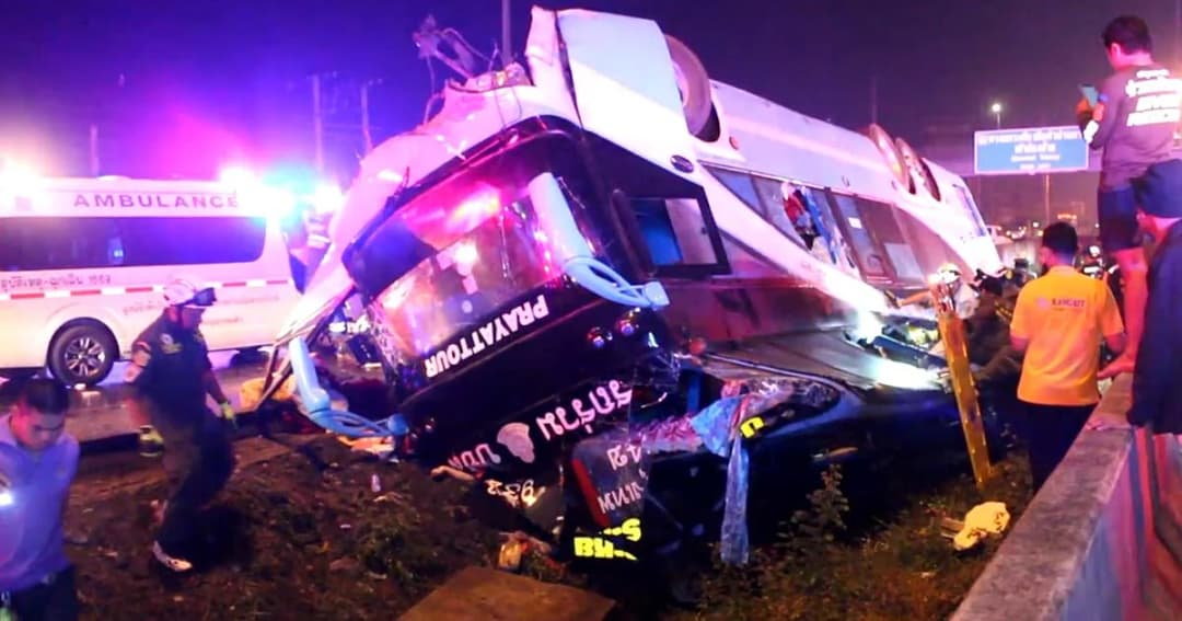 เร่งตรวจต้นเหตุรถทัวร์คว่ำดับ 6  ผู้โดยสารยืนยันขับเร็ว