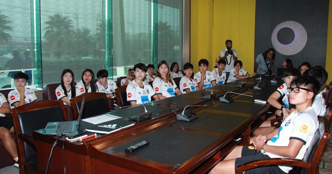 “ชบาแก้ว” รายงานตัวเตรียมบอลโลก “มาดามแป้ง” กำชับลูกทีมซ้อมเต็มที่