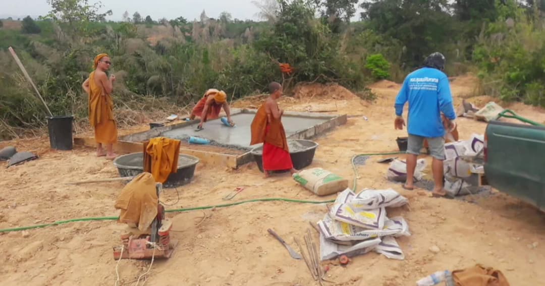 ชาวบ้านร้อง นายทุนรุกที่ สปก.วังน้ำเขียว 200 ไร่ สร้างสำนักสงฆ์