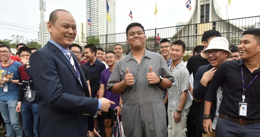 “กรุงเทพคริสเตียน” ทดลองใส่ไปรเวทวันแรก นักเรียนบอกไม่สิ้นเปลือง ใส่ชุดที่มีอยู่แล้ว