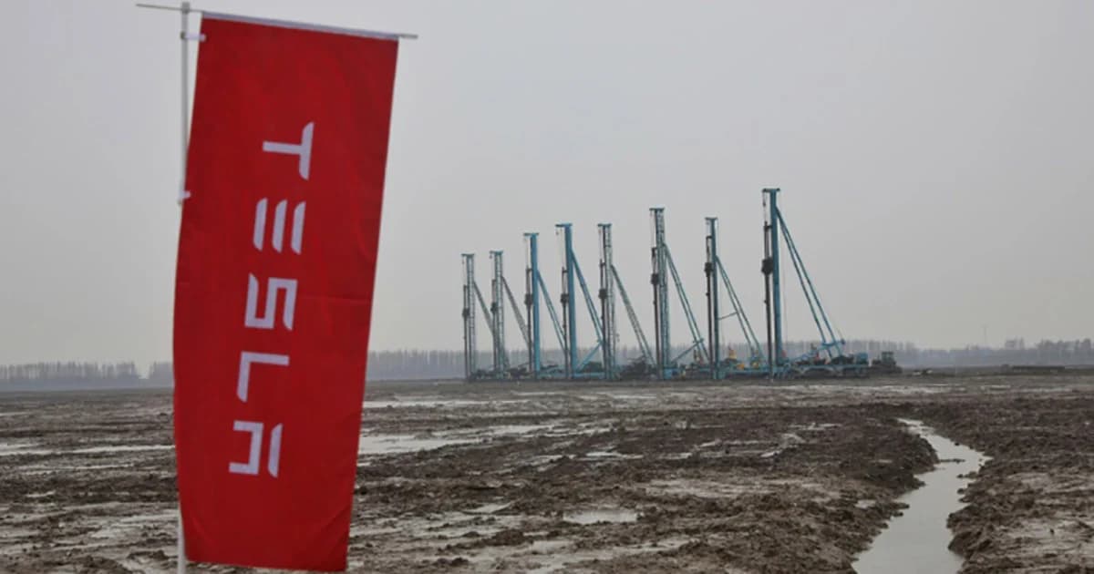 Tesla เปิดโรงงานแห่งแรกในจีน “อีลอน มัสก์” ลั่นเตรียมผลิตรถราคาถูกเพื่อชาวมังกร