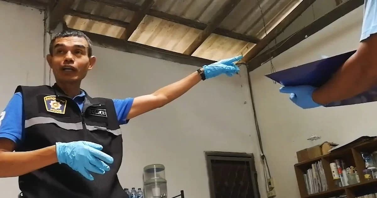 สิ้นคนส่งข้าวให้แม่ อดีตครูถูกฆ่าชิงรถทำคาร์บอมบ์