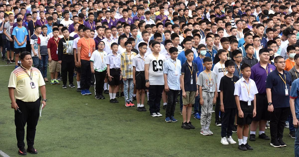 ผู้ปกครองกังวล “แต่งชุดไปรเวทมาเรียนได้” ทำให้เด็กแต่งตัวแข่งกัน