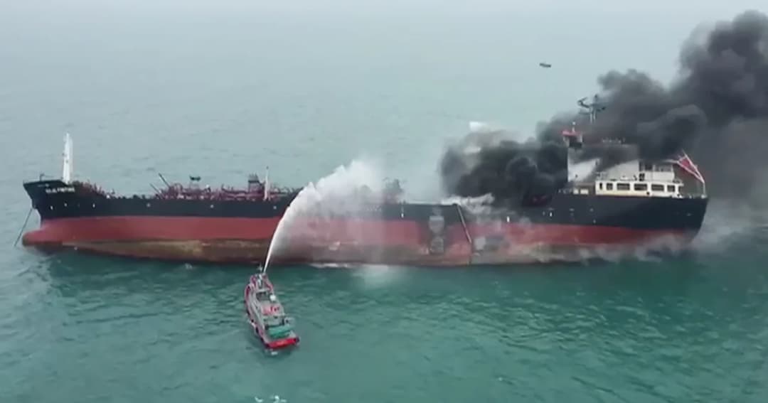 เรือบรรทุกน้ำมัน-สารเคมี ระเบิดนอกชายฝั่งฮ่องกง ดับ 1 สูญหาย 3