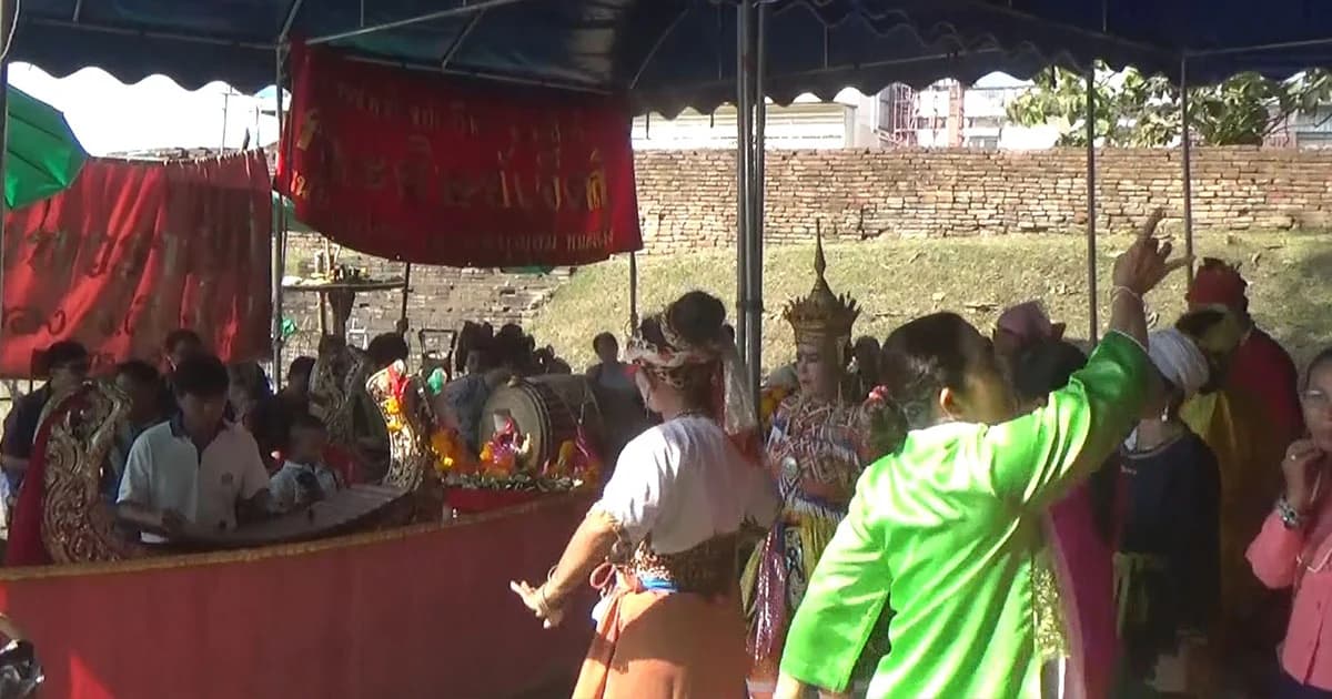 ร่างทรง 200 คนร่วมฟ้อนถวายเจ้าพ่อหลักเมืองเชียงใหม่