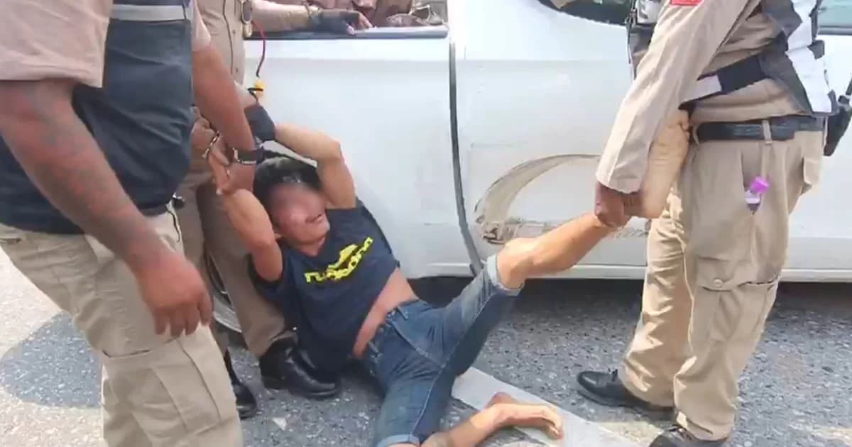 ขับรถแหกด่านตรวจ ตำรวจ 2 โรงพักวุ่นไล่ล่าพบแค่ไม่มีใบอนุญาตขับรถ