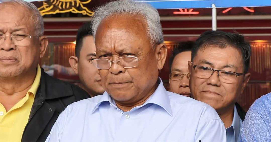 สุเทพ เดินคารวะแผ่นดินที่เชียงใหม่ เผย ไม่ใช่คนอื่นคนไกล เป็นศิษย์เก่า มช.