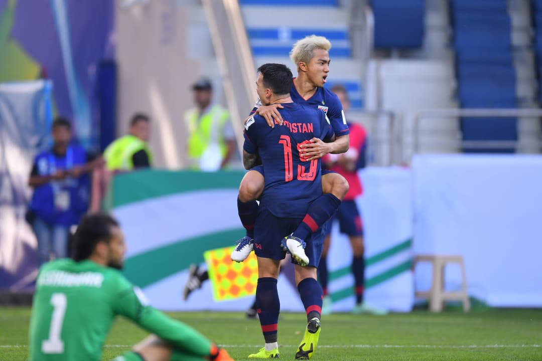 (มีคลิป) ดูให้ฉ่ำตา! จังหวะ “ชนาธิป” ซัดชัย “ไทย” ชนะ “บาห์เรน” 1-0 ลุ้นเข้ารอบสอง