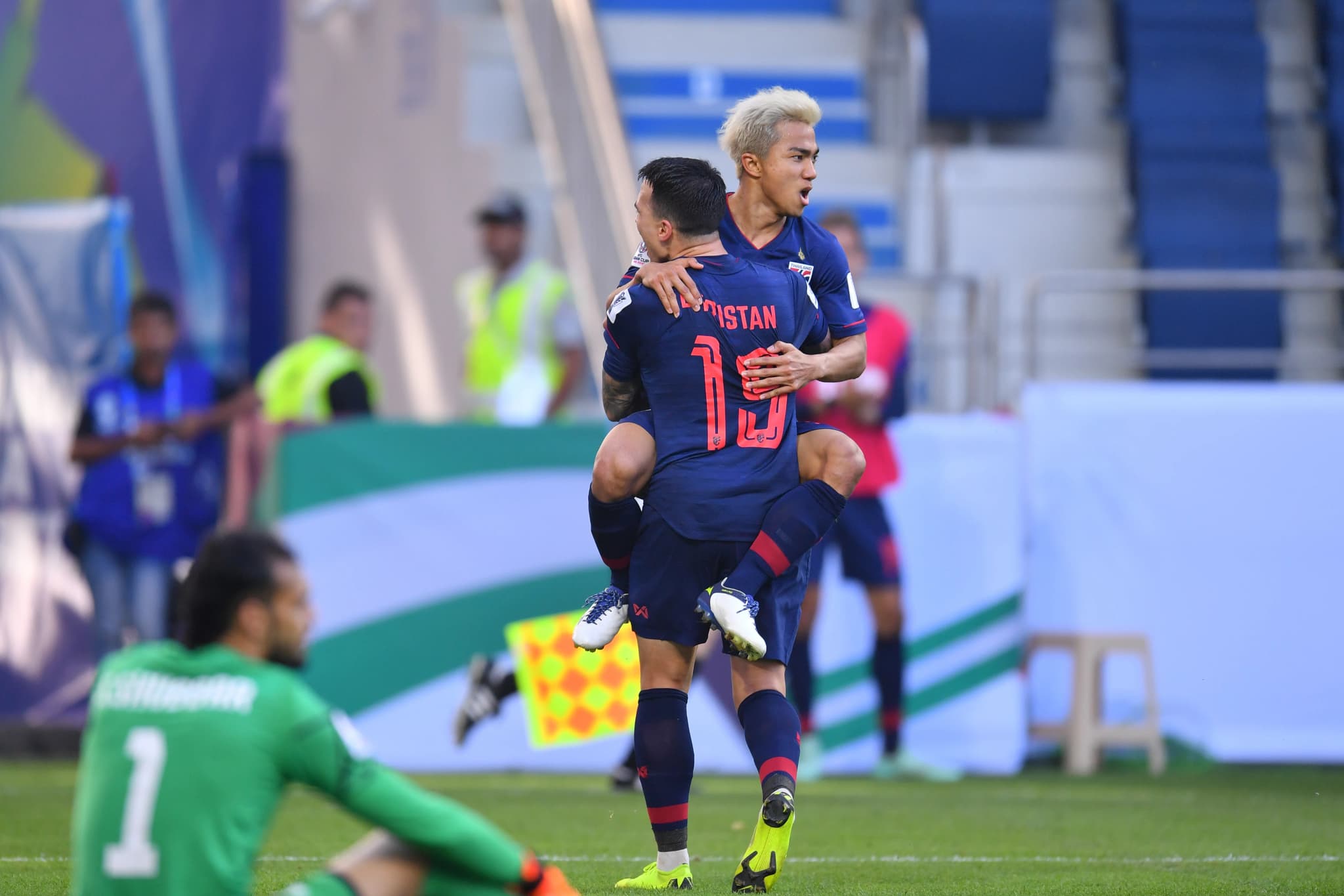 (มีคลิป) ดูให้ฉ่ำตา! จังหวะ “ชนาธิป” ซัดชัย “ไทย” ชนะ “บาห์เรน” 1-0 ลุ้นเข้ารอบสอง