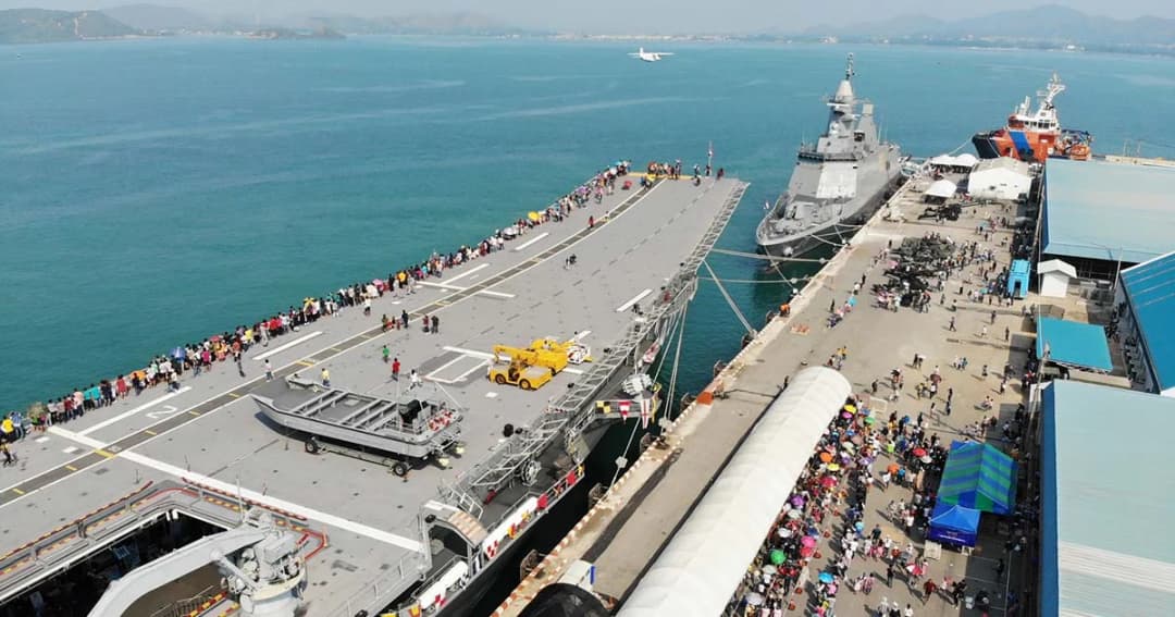 วันเด็กแห่งชาติ นับหมื่นคนแห่ชม 3 เรือพิฆาตแห่งราชนาวี