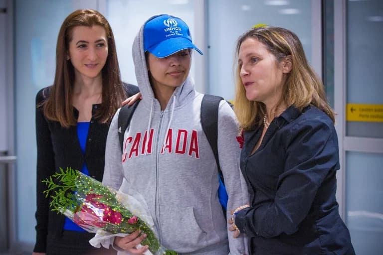 (มีคลิป) “ราฮาฟ” สาวซาอุฯ เดินทางถึงแคนาดาแล้ว บอก “มีความสุขเป็นอย่างมากกับบ้านหลังใหม่”