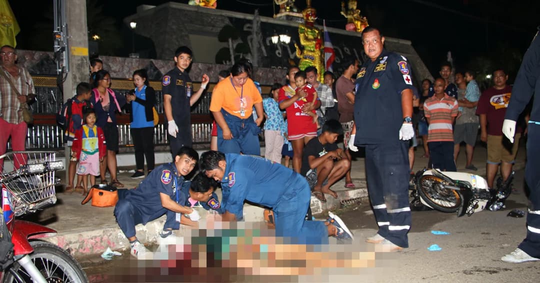 ชนสนั่น! จยย. พุ่งประสานงากัน กลางแยกเจ็ดร้อยไร่ ดับ 1 เจ็บระนาว