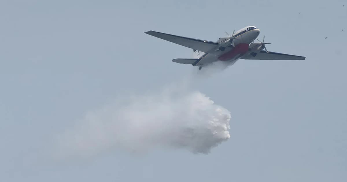 ทอ. ส่งเครื่องบินโปรยละอองน้ำ แก้วิกฤตฝุ่นละอองวันที่ 2