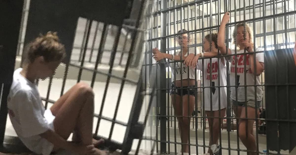 สตม. เตรียมเนรเทศแก๊งรัสเซียเปิดคอร์สสอนเซ็กส์ หลังถูกจำติดคุกไทย 10 เดือน