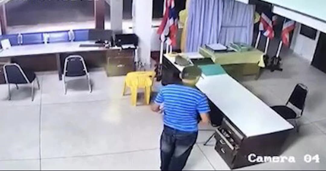 คนร้ายสะเดาะกุญแจห้องขังหนี วงจรปิดเผยชัดไม่มีตำรวจซักคน