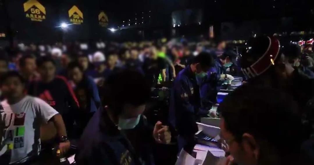 นักเที่ยวกระเจิง! จนท.บุกตรวจผับดังย่านบางคอแหลม เจอยาเสพติดอื้อ-สั่งปิด 5 ปี