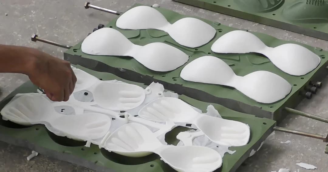 เร่งผลิต ‘ยกทรงยางพารา’ นำไปทำหน้ากากอนามัย ป้องกันฝุ่นละอองขนาดเล็ก