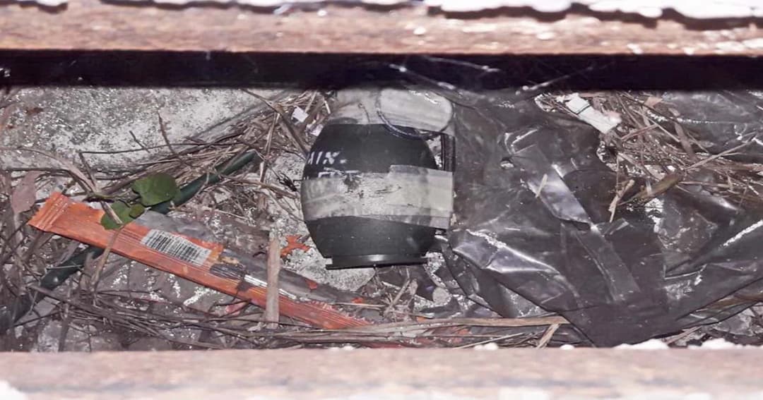 EOD เร่งกู้ระเบิดซุกท่อระบายน้ำ ชลบุรี คาดถูกทิ้งหนีด่านตรวจ