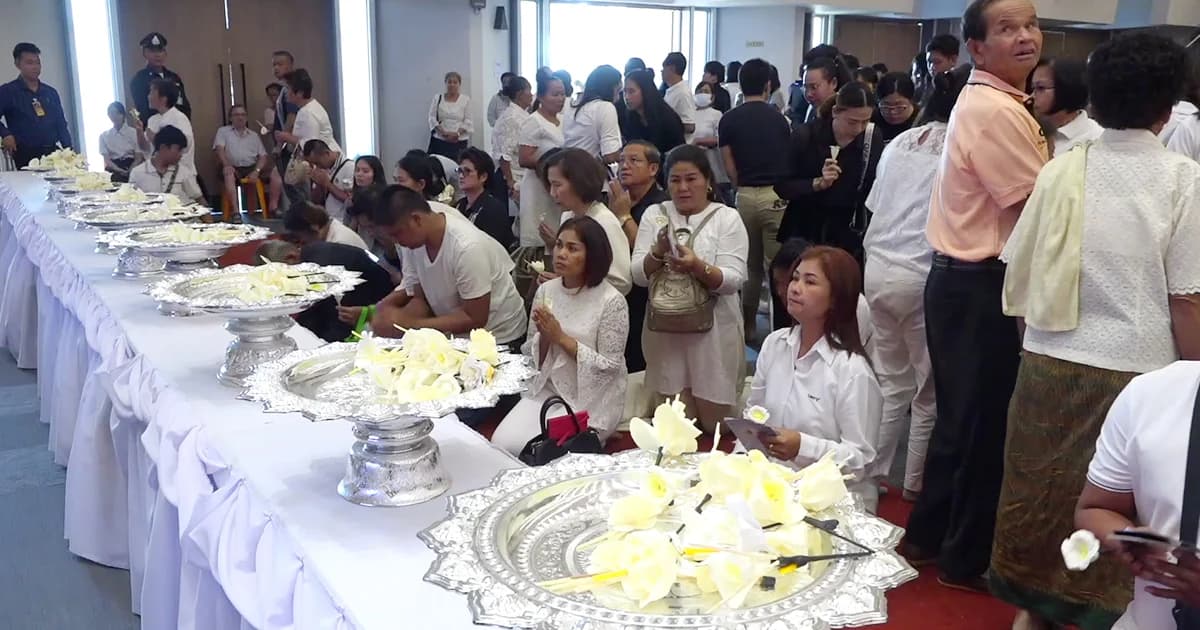 เริ่มทดลอง! ให้จอดรถ 5 จุด รอบฌาปนสถานชั่วคราว ‘หลวงพ่อคูณ’ รองรับ ปชช.นับหมื่น