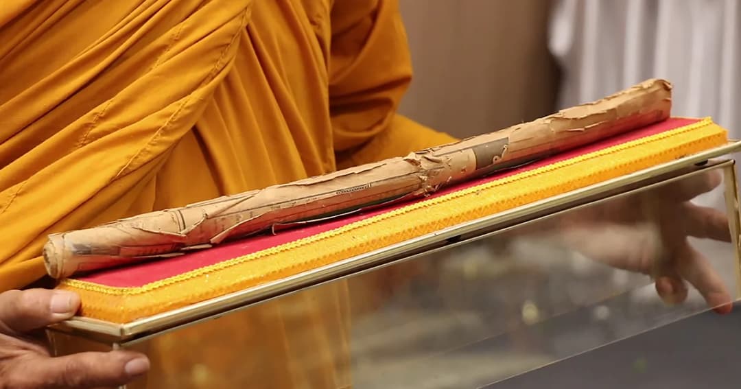 พระลูกศิษย์มอบไม้เคาะหัว ‘หลวงพ่อคูณ’ ให้ มข. เก็บในอนุสรณ์สถาน