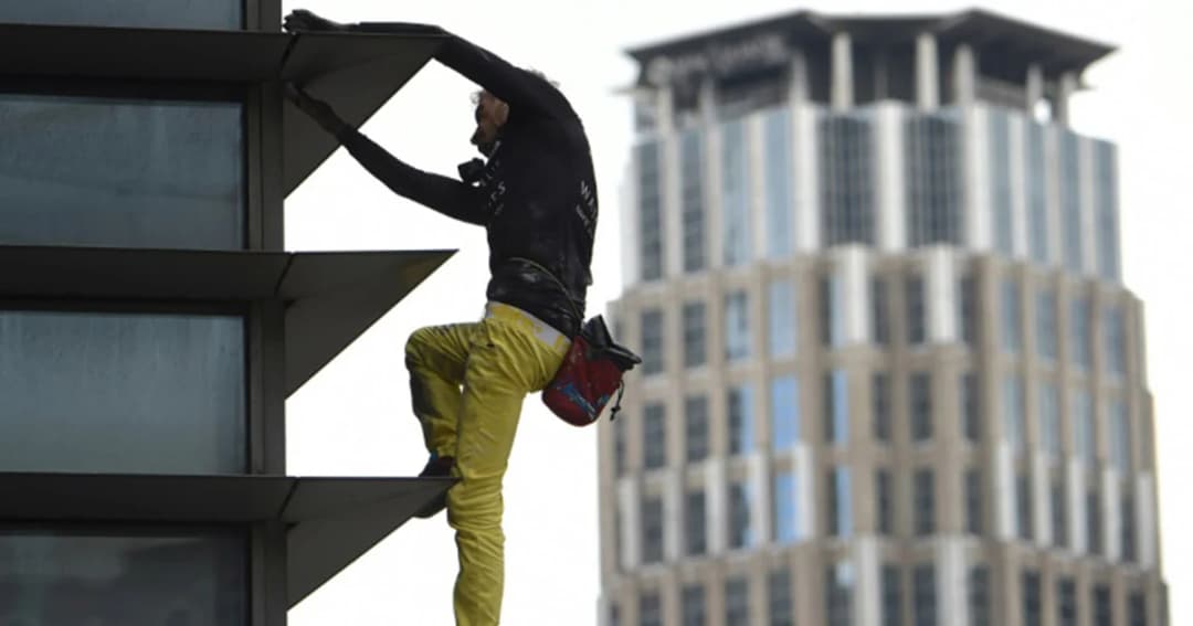 สไปเดอร์แมนฝรั่งเศสถูกจับ หลังปีนตึกสูงกลางกรุงมะนิลา