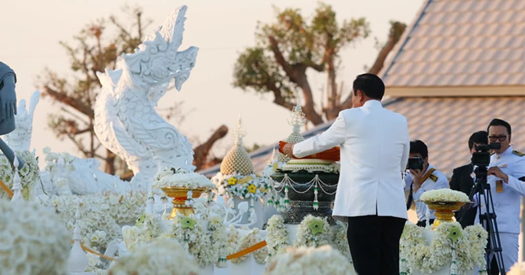 นายกฯ ทอดผ้าไตรบังสกุล พิธีพระราชทานเพลิงศพ หลวงพ่อคูณ