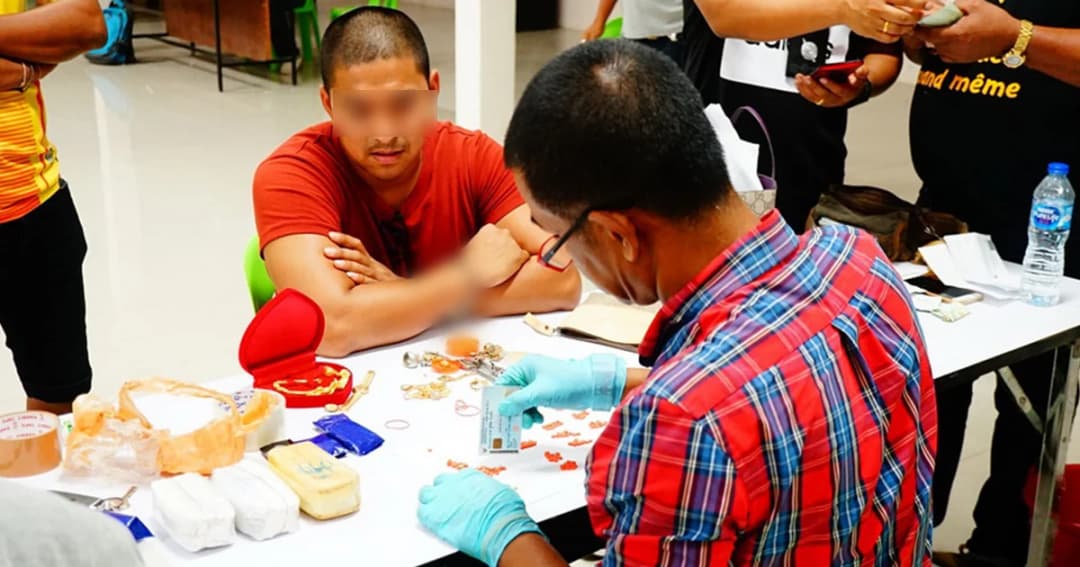 รวบเอเย่นต์ค้ายาบ้า เมืองพัทลุง ยึดของกลางกว่า 8 หมื่นเม็ด ซุกอาวุธปืนอีกเพียบ