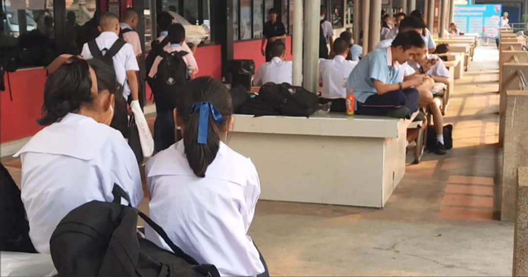 โรงเรียนหลายแห่งในนนทบุรี สั่งปิดเรียน 2 วัน จากปัญหาฝุ่น PM 2.5