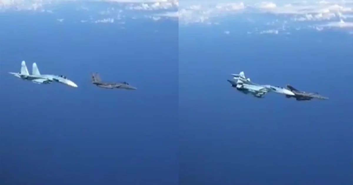 เครื่องบินขับไล่รัสเซีย บินเทียบเอฟ-15 ของสหรัฐฯ