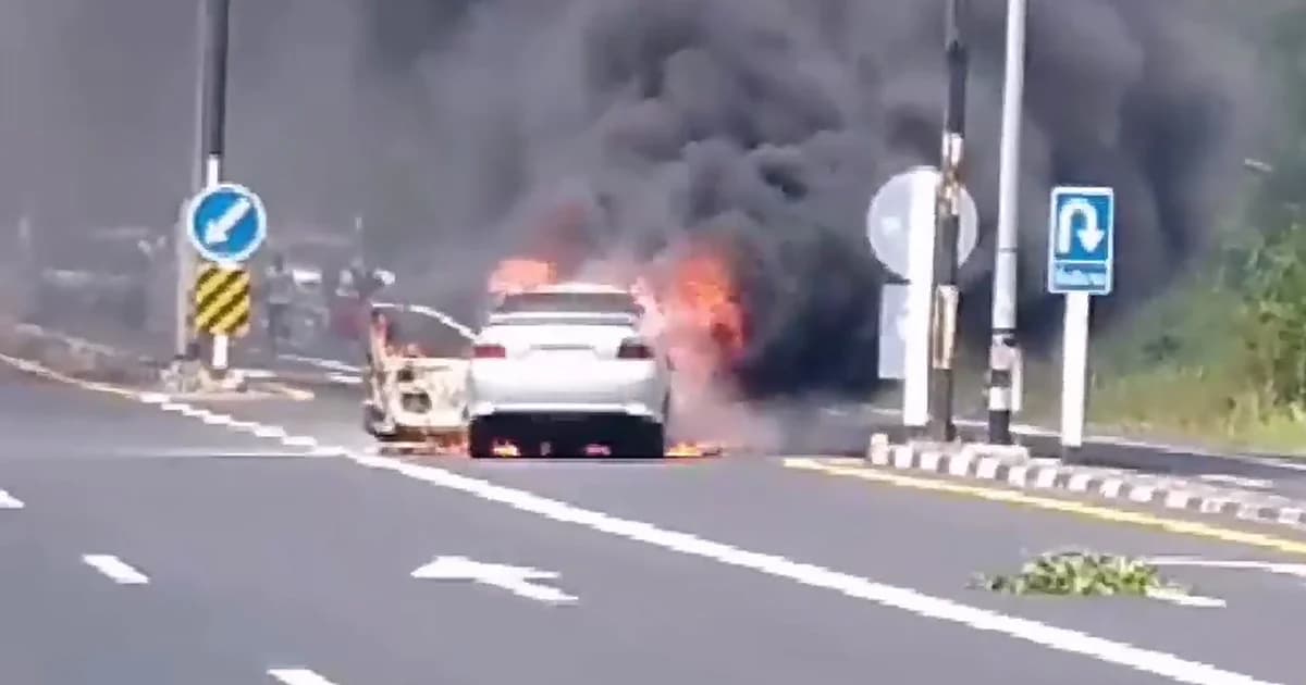 ระทึก! ไฟไหม้เก๋งมือสอง วอดกลางถนน 2 สามีภรรยา วิ่งหนีตายรอดหวุดหวิด