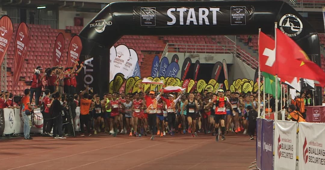 นักวิ่งร่วมกิจกรรม วิ่งผ่าเมือง แม้กังวลปัญหาฝุ่น PM 2.5