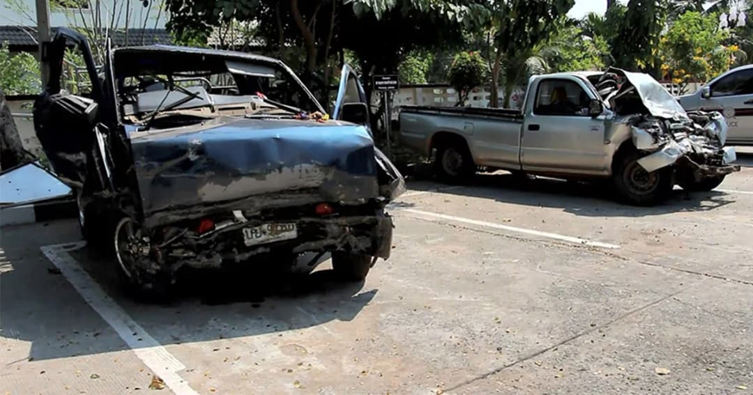 ญาติรับศพ กระบะประสานงา ดับ 4 ศพ