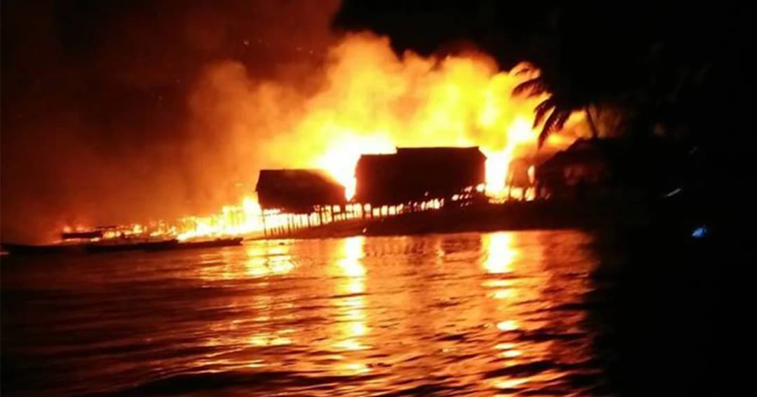 ไฟไหม้หมู่บ้านมอแกน เกาะสุรินทร์ใต้ เบื้องต้นพบเสียหาย 65 หลัง