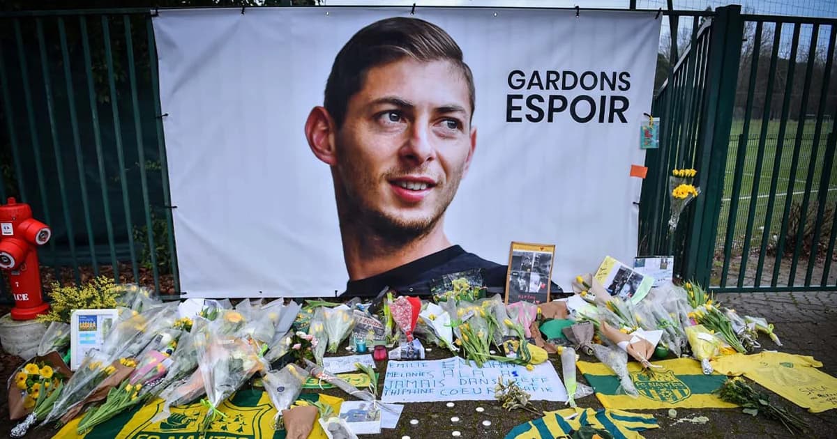 ทีมค้นหาใต้น้ำ พบศพในซากเครื่องบินซาลา