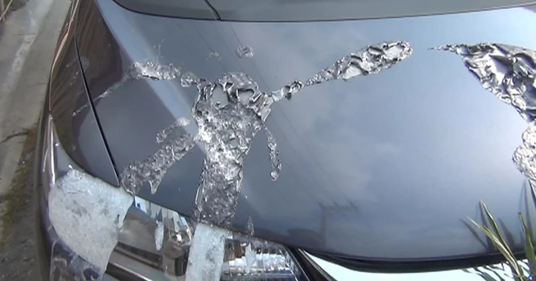 หนุ่มขี่ จยย. สาดน้ำกรดใส่เก๋งกลางดึก พบเป็นแฟนเก่าตามรังควาน